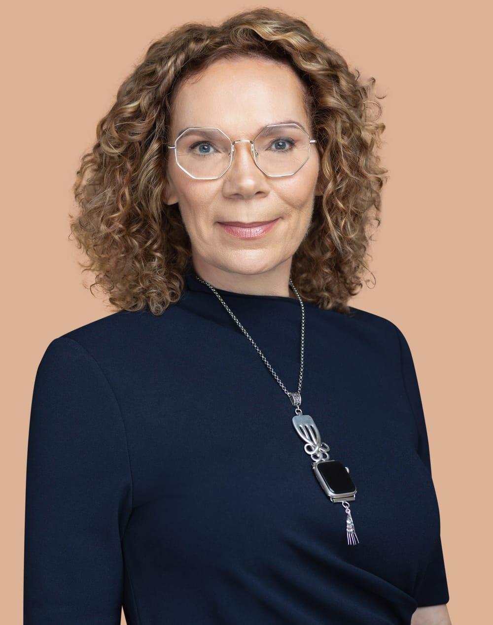 Dr. Elizabeth Carr